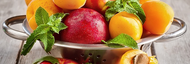  Названы три фрукта и ягода, которые помогают снизить «плохой» холестерин
