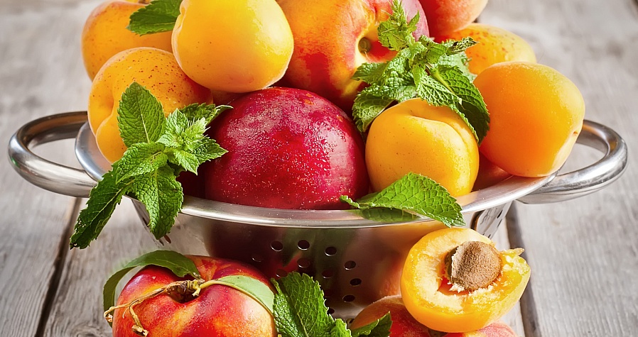  Названы три фрукта и ягода, которые помогают снизить «плохой» холестерин
