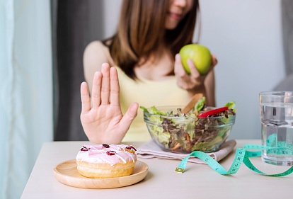 «Десертный желудок», диета и еще 3 причины, почему тянет на сладкое после ужина